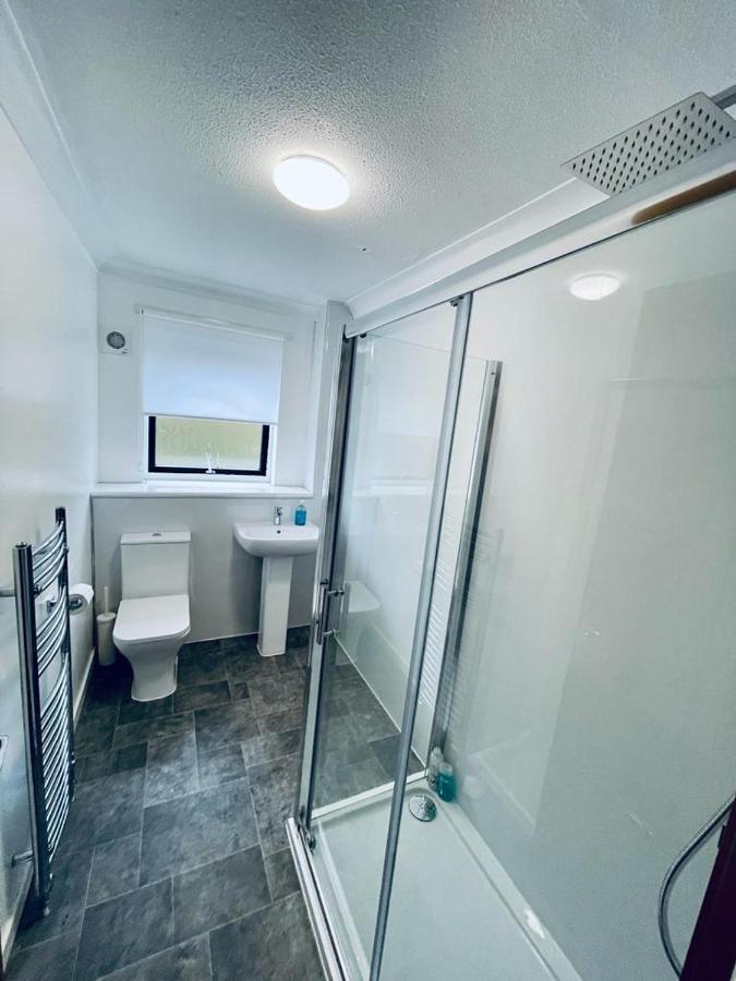 גלאזגו Modern 2 Bedroom Apartment With Free Parking מראה חיצוני תמונה